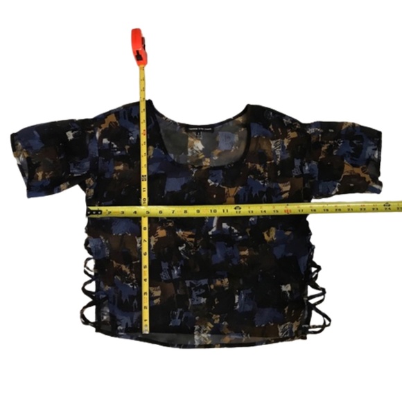 HAPPENING IN THE PRESENT sheer cris cross crop top - Picture 10 of 10